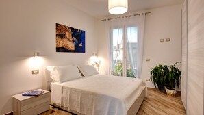 2 makuuhuonetta, silitysrauta/-lauta, ilmainen Wi-Fi, vuodevaatteet
