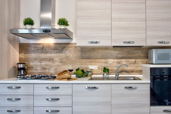 Fridge, microwave, oven, stovetop