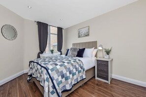 2 slaapkamers, een strijkplank/strijkijzer, wifi, beddengoed