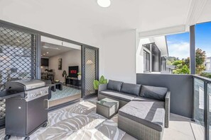 Terrace/patio - Central Location - Near Westfield, Restaurants, Free Secure Car Park (Mount Gravatt East)