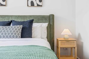 3 slaapkamers, een strijkplank/strijkijzer, reisbedje, gratis wifi