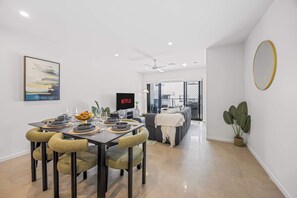 Dining - Central Location - Near Westfield, Restaurants, Free Secure Car Park (Mount Gravatt East)