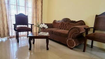 Apartment, 1 Bedroom, Smoking, Balcony | Living room