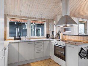 Fridge, microwave, dishwasher, cookware/dishes/utensils