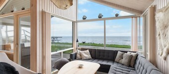 "Aswith" - 5m from the sea by Interhome