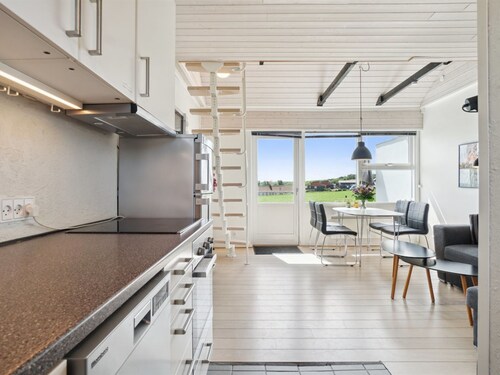 "Sandrine" - 400m from the sea by Interhome