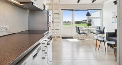 "Sandrine" - 400m from the sea by Interhome