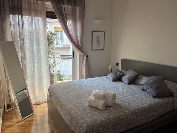 3 bedrooms, WiFi, bed sheets - Elegant Apartment in Naples, Posillipo, with reserved parking space (Napoli)