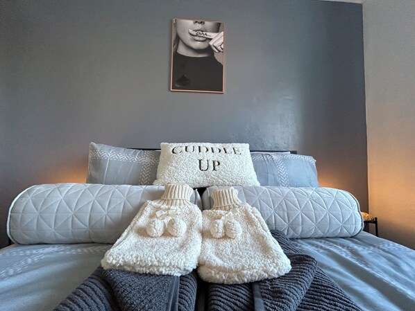 1 habitación, tabla de planchar con plancha, wifi gratis y ropa de cama