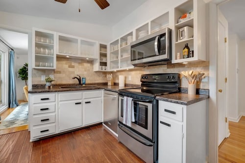 TAL Getaway|POOL |7 Mins to FSU