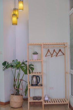 Deluxe Double Room, Balcony, City View - La Sen Tay Ho Homestay (Hanoi)