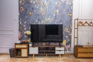 Standard Double Room, Balcony, City View - La Sen Tay Ho Homestay (Hanoi)