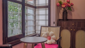Quarto casal luxo, sacada, vista para a cidade | Camas com colchões de espuma com sistema de memória, Wi-Fi de cortesia