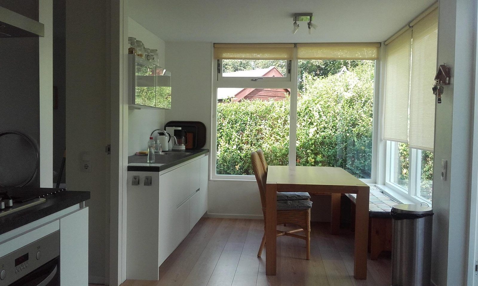 Réfrigérateur, micro-ondes, plaque de cuisson, lave-vaisselle