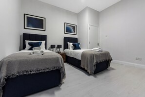 2 chambres, fer et planche à repasser, Wi-Fi, draps fournis