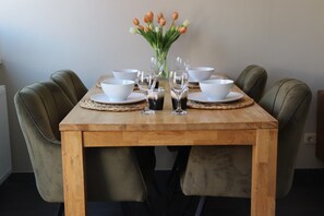 Dining - Beautiful holiday home in walking distance from Petten Beach (Petten)
