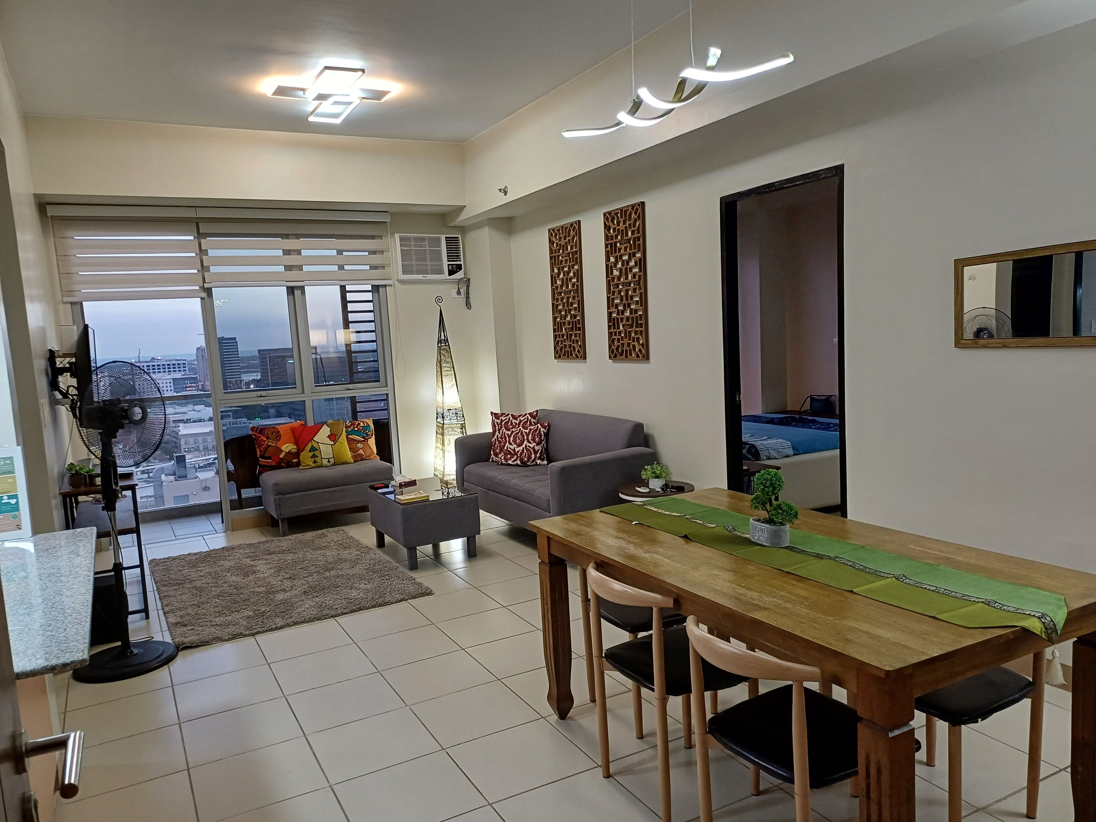 3 habitaciones, escritorio, tabla de planchar con plancha y wifi gratis 