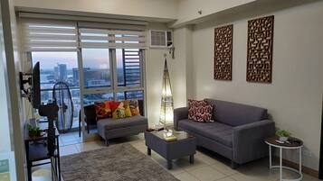 Een smart-tv en een stereo