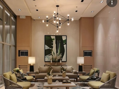 3-bedroom condo in the heart of Iloilo City with pool, fitness room, WiFi