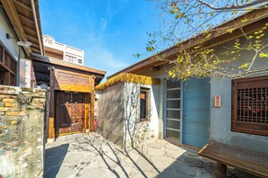 Pintu masuk properti