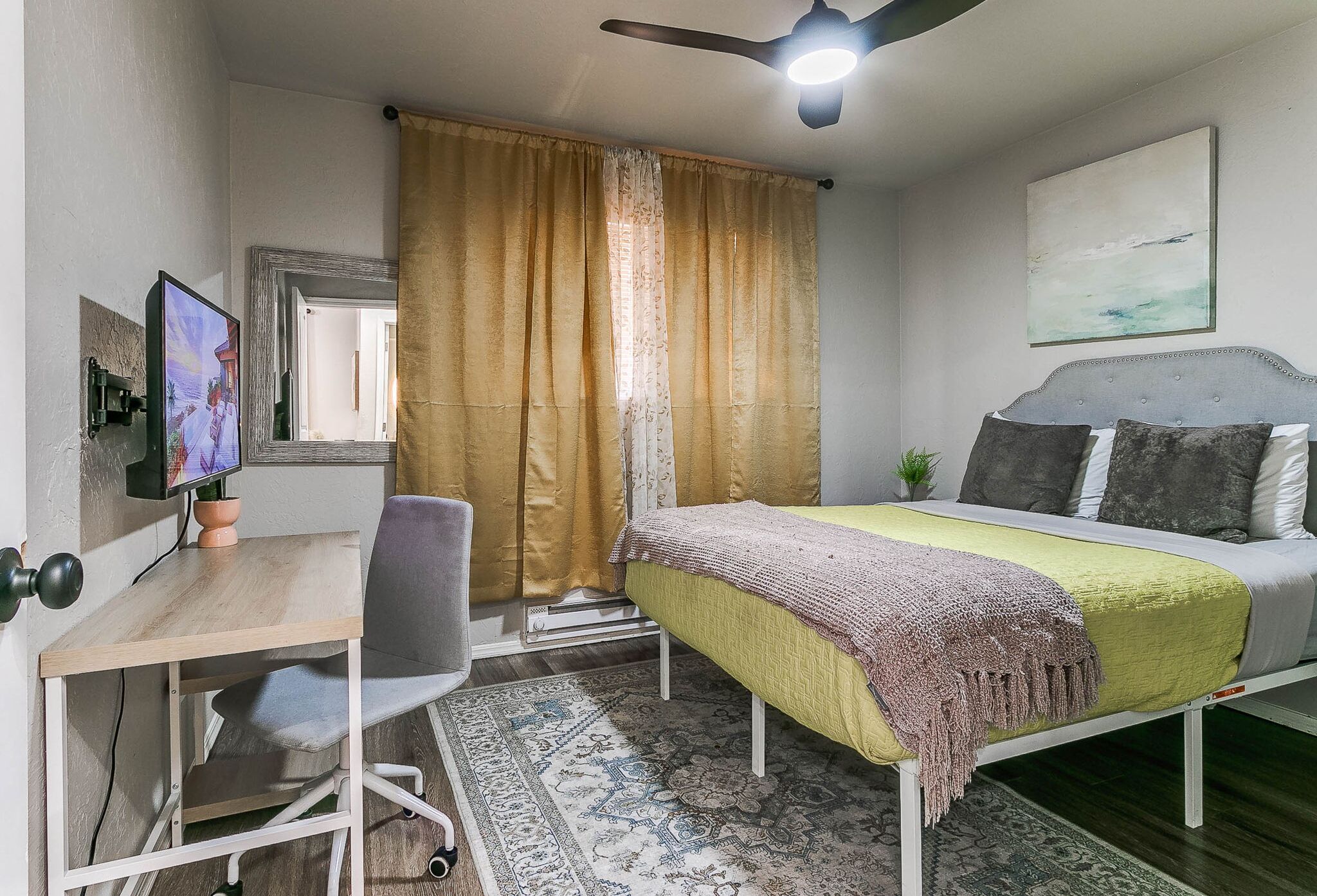 Iron/ironing board, free WiFi, bed sheets