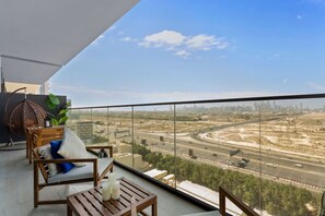 Property grounds - Elegant Living in 1 BDR at JVC with Top Amenities (Dubai)