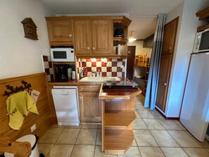 Kühlschrank, Mikrowelle, Ofen, Geschirrspüler