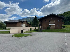Exterior - Renovated studio near gondola, terrace, parking included (Morillon Village)