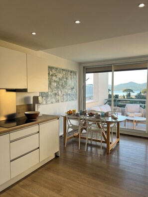 Dining - Apartment Sea View in Saint Tropez, 3 bedrooms and large open-air terrace (Saint-Tropez)