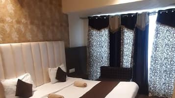 Free WiFi, bed sheets