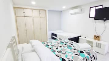 1 bedroom, iron/ironing board, free WiFi