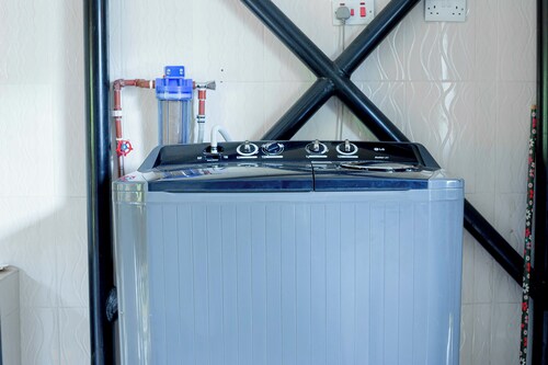 L &j modern backpackers BnB