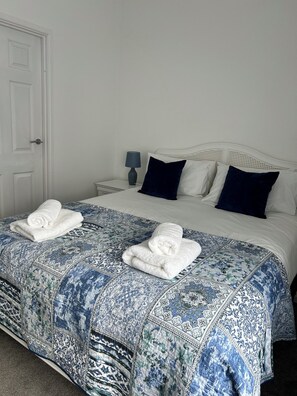 2 slaapkamers, een strijkplank/strijkijzer, wifi, beddengoed