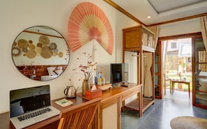 Desk, free WiFi - Elegant Boutique Hotel Luangpraban (Luang Prabang)