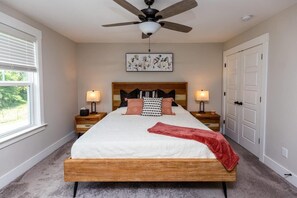 2 bedrooms, iron/ironing board, Internet, bed sheets