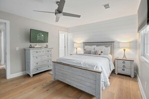 4 bedrooms, iron/ironing board, Internet, bed sheets