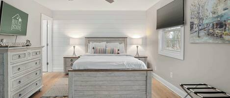 3 bedrooms, desk, iron/ironing board, travel crib