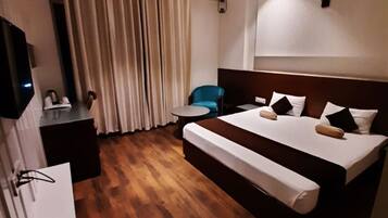 Exclusive Double Room, City View | Free WiFi, bed sheets