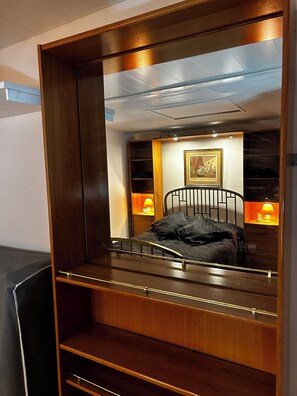 1 slaapkamer, een strijkplank/strijkijzer, gratis wifi, beddengoed