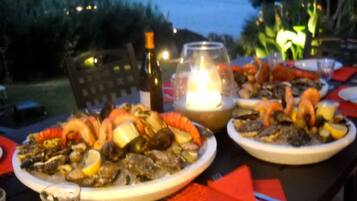 تناول الطعام بالخارج