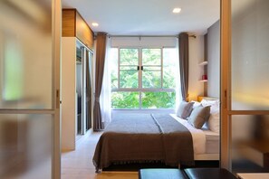 1 habitación, escritorio, tabla de planchar con plancha y wifi