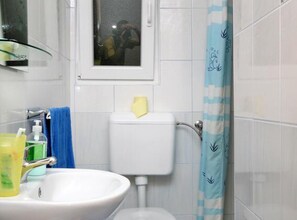 House (Four Bedroom Holiday Home) | Bathroom