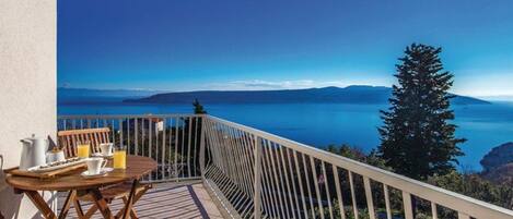 Maison (Two Bedroom Holiday Home with Sea Vie) | Balcon