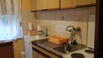 Departamento (One Bedroom Apartment with Garden) | Cocina privada | Refrigerador