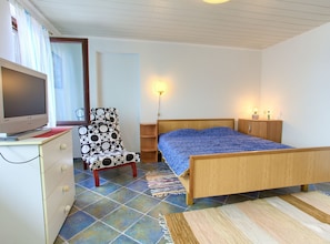 Appartement (Studio Apartment with Terrace) | 3 chambres, lits bébé (en supplément), Wi-Fi gratuit