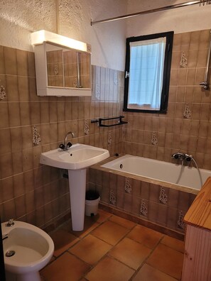 Bidet, carta igienica