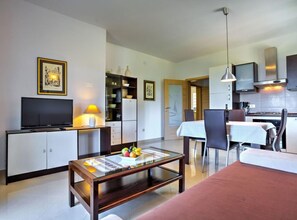 Apartment (Comfort One Bedroom Apartment with Ba) | Living room