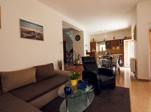 Elegant Holiday Home With Private Gym and Roof Terrace