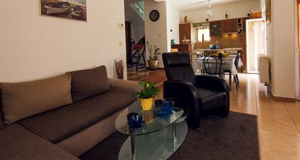 Elegant Holiday Home With Private Gym and Roof Terrace