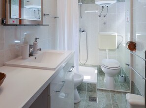 House (Sunny Holiday Home with Terrace) | Bathroom | Towels - Sunny Holiday Home With Terrace (Lovran)